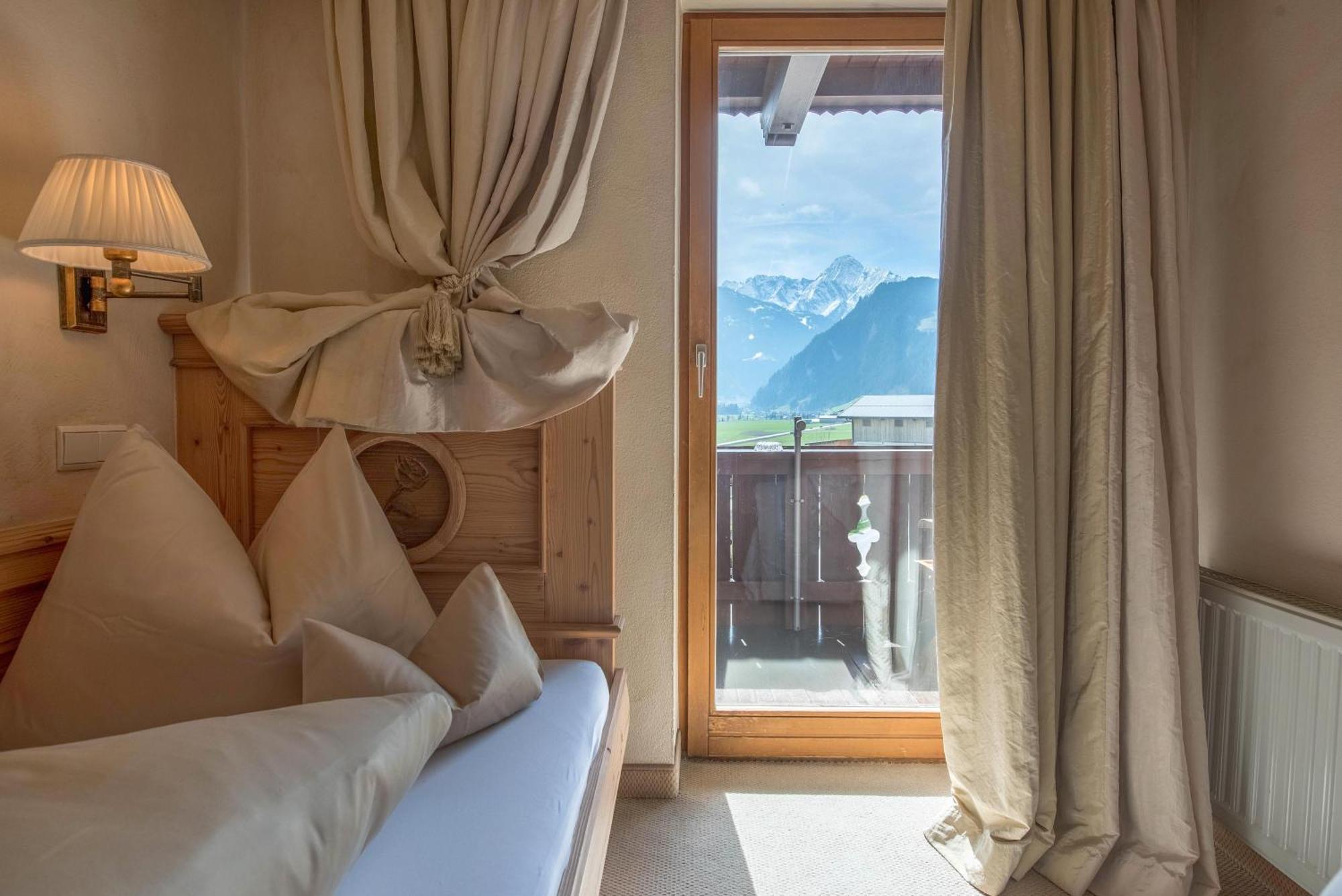Hotel Alpenblick Zillertal Хиппах Номер фото